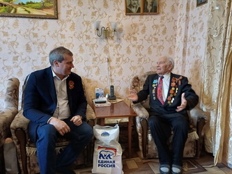 Александр Юдин поздравил с Днем Победы ветеранов Великой Отечественной войны